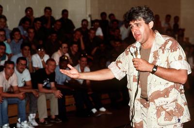 RECORD DATE NOT STATED Comedian Jay Leno entertains U.S. military personnel at the Administrative Support Unit as he per-stock-foto