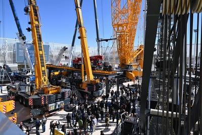 BAUMA  2025 -weltgroesste Messe fuer Baumaschinen vom 7.-13.April 2025-stock-foto