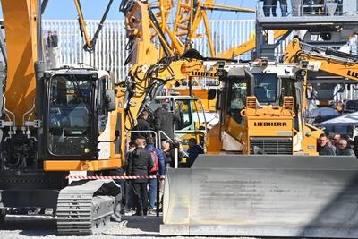 BAUMA  2025 -weltgroesste Messe fuer Baumaschinen vom 7.-13.April 2025-stock-foto