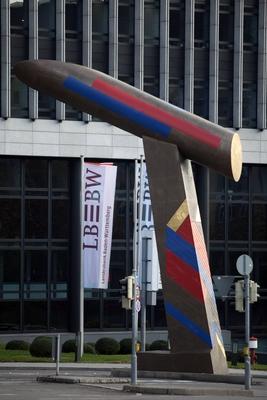 11 11 2009 Stuttgart DEU Landesbank Baden W?rttemberg mit Skulptur von Otto Herbert Hajek-stock-photo