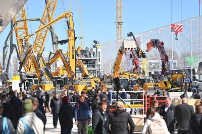 BAUMA  2025 -weltgroesste Messe fuer Baumaschinen vom 7.-13.April 2025-stock-foto
