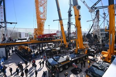 BAUMA  2025 -weltgroesste Messe fuer Baumaschinen vom 7.-13.April 2025-stock-foto