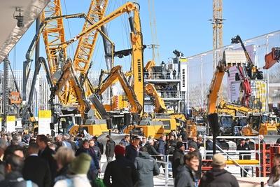 BAUMA  2025 -weltgroesste Messe fuer Baumaschinen vom 7.-13.April 2025-stock-foto