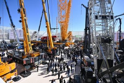 BAUMA  2025 -weltgroesste Messe fuer Baumaschinen vom 7.-13.April 2025-stock-foto