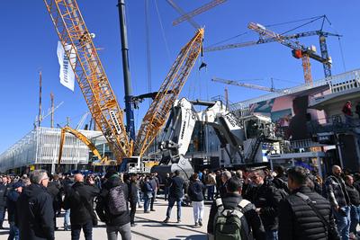 BAUMA  2025 -weltgroesste Messe fuer Baumaschinen vom 7.-13.April 2025-stock-foto