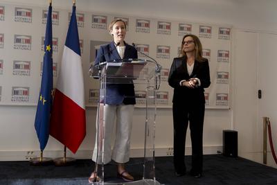 Remise du rapport de la commission d enquete parlementaire sur l aide sociale a l enfance-stock-foto
