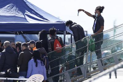 Emergency's Life Support Arrives in Naples with 171 Rescued Migrants-stock-foto