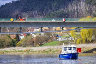 Schwerlast-Br?ckentest Bad Schandau-stock-foto