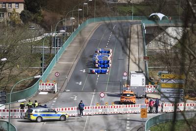 Schwerlast-Br?ckentest Bad Schandau-stock-foto