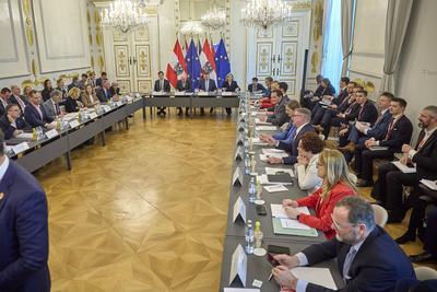 2. Arbeitsklausur Bundesregierung-stock-foto