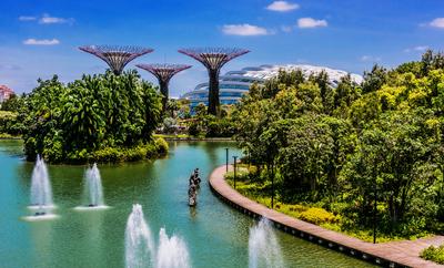 SINGAPORE - FEB 29 SINGAPORE - FEB 29, 2020: Gardens by the Bay, nature park in the Central Region of Singapore, adjacen-stock-foto