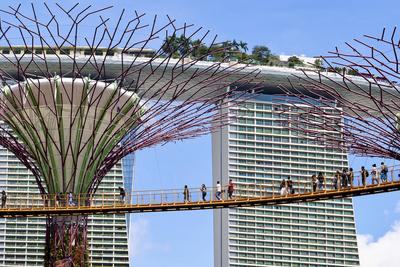 Blick auf das beruehmte Marina Bay Sands Hotel, Singapur 2021 Singapore. Gardens by the Bay Copyright: xZoonar.com/Marco-stock-foto