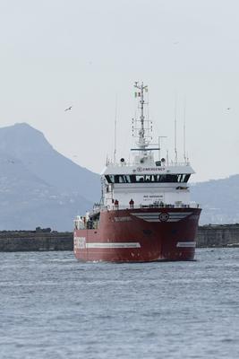 Emergency's Life Support Arrives in Naples with 171 Rescued Migrants-stock-foto