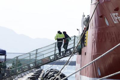 Emergency's Life Support Arrives in Naples with 171 Rescued Migrants-stock-foto