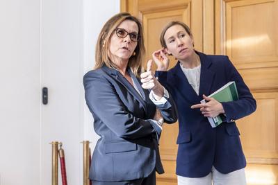 Remise du rapport de la commission d enquete parlementaire sur l aide sociale a l enfance-stock-foto