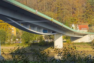 Elbbr?cke in Bad Schandau gesperrt. Die Elbbr?cke in Bad Schandau (B 172) ist ab sofort f?r jeglichen Verkehr gesperrt.-stock-photo