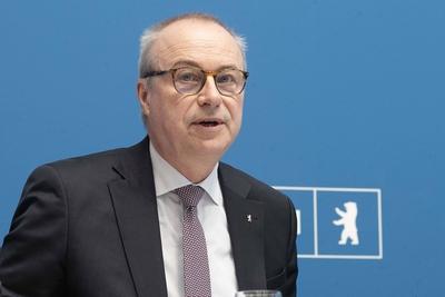 Senatspressekonferenz-stock-foto