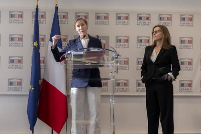 Remise du rapport de la commission d enquete parlementaire sur l aide sociale a l enfance-stock-foto