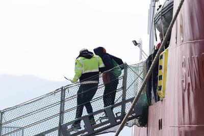 Emergency's Life Support Arrives in Naples with 171 Rescued Migrants-stock-foto