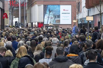 Er?ffnung des Westfield Hamburg-?berseequartier.-stock-foto
