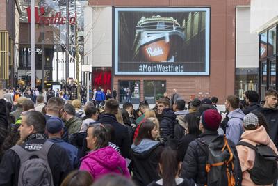 Er?ffnung des Westfield Hamburg-?berseequartier.-stock-foto