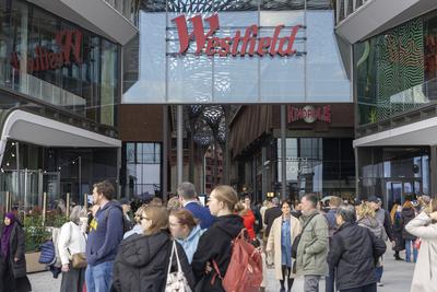 Er?ffnung des Westfield Hamburg-?berseequartier.-stock-foto