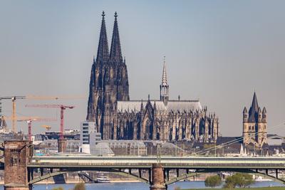 Niedrigwasser in K?ln 08.04.2025-stock-foto