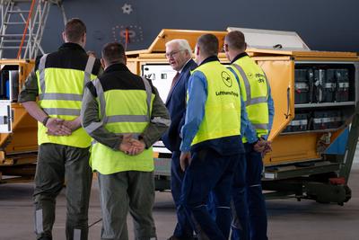 Besuch des Bundespraesidenten bei der Flugbereitschaft BMVg-stock-photo