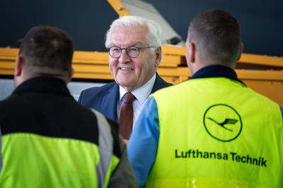 Besuch des Bundespraesidenten bei der Flugbereitschaft BMVg-stock-photo