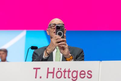 Deutsche Telekom Hauptversammlung in Bonn - 09.04.2025-stock-foto