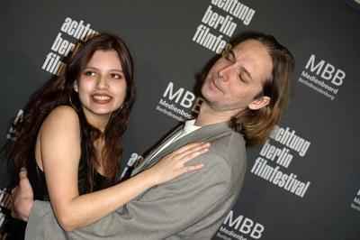 Gaia Arellano Reynoso mit Begleitung-stock-photo