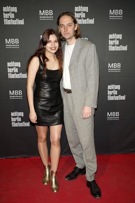 Gaia Arellano Reynoso mit Begleitung-stock-photo