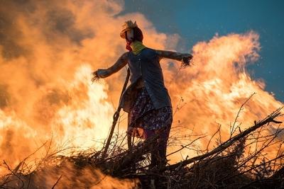 Hexenfeuer am 27.04.2019 im Erlauer Ortsteil Beerwalde. Beerwalde Sachsen Deutschland *** Witch fire on 27 04 2019 in E-stock-foto