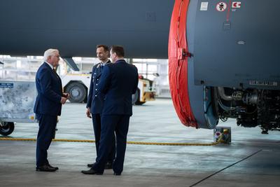 Besuch des Bundespraesidenten bei der Flugbereitschaft BMVg-stock-photo