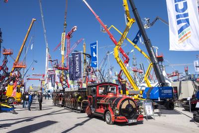 Baumaschinenmesse BAUMA 2025 in M?nchen-stock-photo
