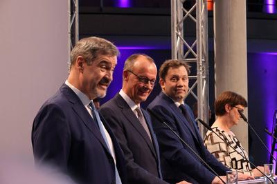 CDU CSU SPD KoalitionsPressekonferenz-stock-foto