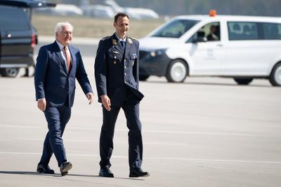 Besuch des Bundespraesidenten bei der Flugbereitschaft BMVg-stock-photo