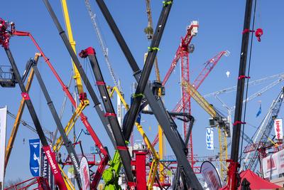 Baumaschinenmesse BAUMA 2025 in M?nchen-stock-photo