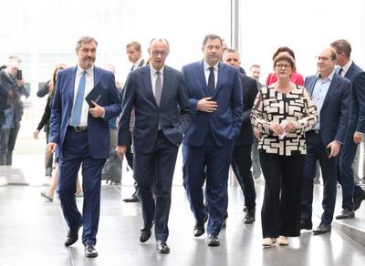 CDU CSU SPD KoalitionsPressekonferenz-stock-foto
