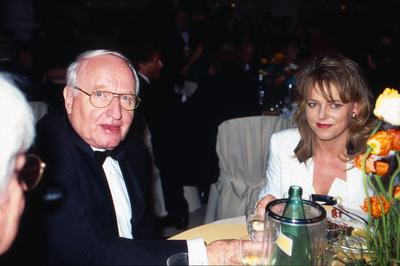 Werner Veigel, deutscher Nachrichtensprecher und Radiomoderator, mit Kollegin Eva Herman bei einer Abendveranstaltung in-stock-foto