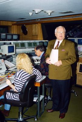 Werner Veigel, deutscher Nachrichtensprecher und Radiomoderator, in der Redaktion der Tagesschau in Hamburg, Deutschland-stock-foto