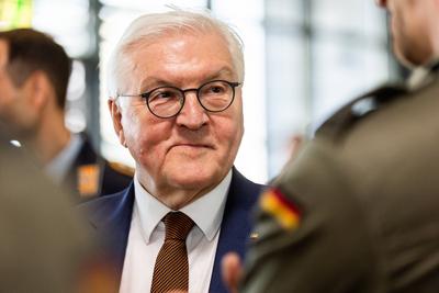 Bundespr?sident Steinmeier zu Besuch bei der Flugbereitschaft B, Bundespr?sident Frank-Walter Steinmeier besuchte am Mit-stock-foto