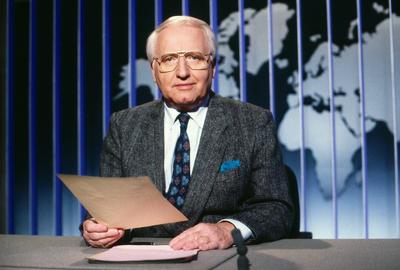 Werner Veigel, deutscher Nachrichtensprecher und Radiomoderator, in Hamburg, Deutschland um 1988. Copyright: HartwigxVal-stock-foto