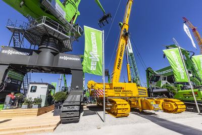 BKran von Sennebogen. AUMA M?nchen - 34. Weltleitmesse f?r Baumaschinen, Baustoffmaschinen, Bergbaumaschinen, Baufahrzeu-stock-foto