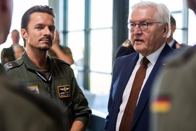 Bundespr?sident Steinmeier zu Besuch bei der Flugbereitschaft B, Bundespr?sident Frank-Walter Steinmeier besuchte am Mit-stock-foto