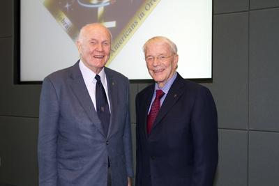 CAPE CANAVERAL, Fla. - Mercury astronauts John Glenn, left, and Scott Carpenter pose during a luncheon Feb. 17, 2012, ce-stock-foto