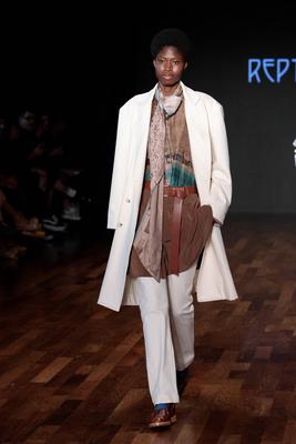 Model on the runway for Reptilia during the 59th edition of S?o Paulo Fashion Week,-stock-foto