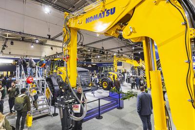 Elektrisch betriebne Baufahrzeuge des japanischen Herstellers Komatsu. BAUMA M?nchen - 34. Weltleitmesse f?r Baumaschine-stock-foto