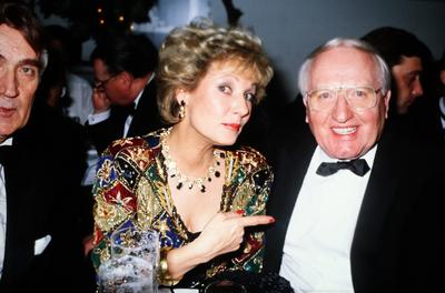 Dagmar Berghoff und Werner Veigel, beide Sprecher der Tagesschau, bei einer Abendveranstaltung, Deutschland um 1992. Cop-stock-foto