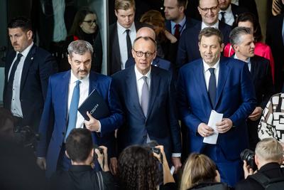 CDU, CSU und SPD kuendigen Erfolg bei Koalitionsverhandlungen-stock-foto